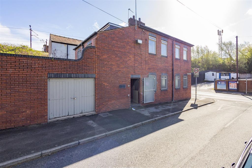 Property photo 1 of 11 Front External
