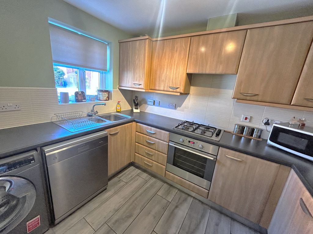 Property photo 2 of 21 E1707A81-CC49-4D76-A83F-43F32C42E05B.Jpg