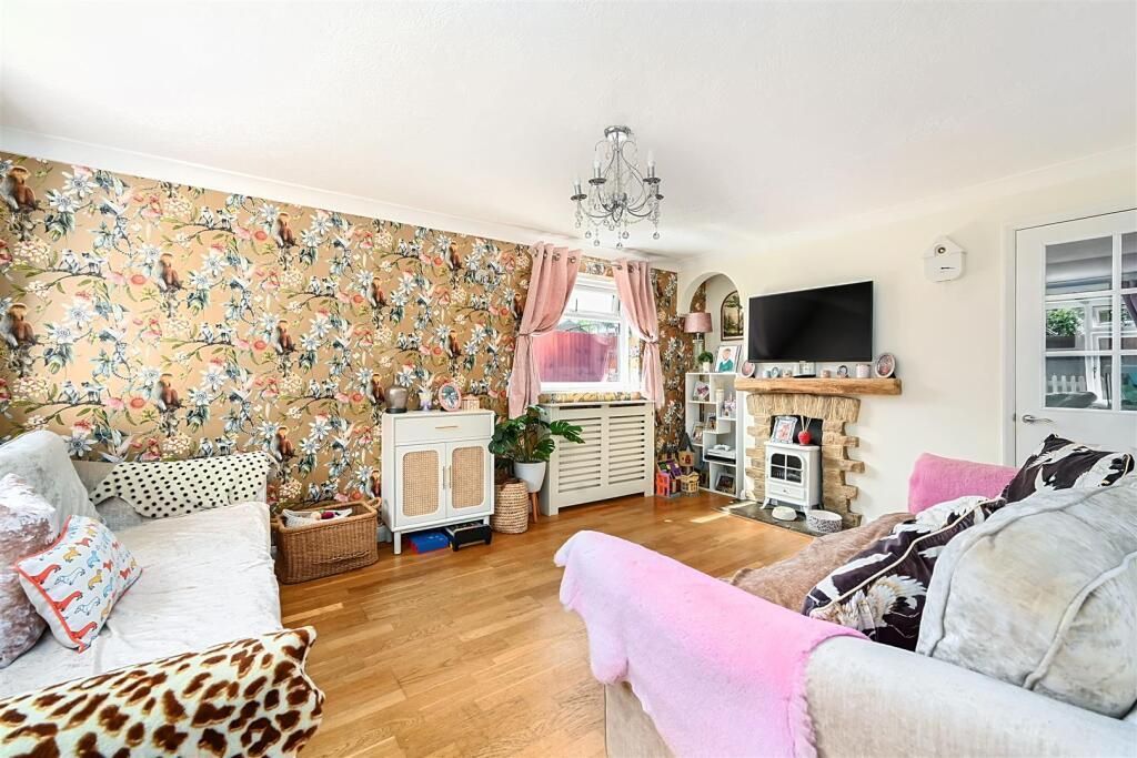 Property photo 3 of 19 Livingroom2.Jpeg