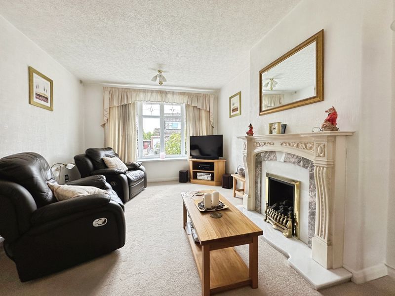 Property photo 2 of 18 Lounge