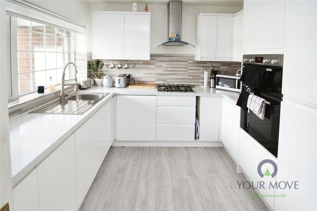 Property photo 2 of 10 Kitchen