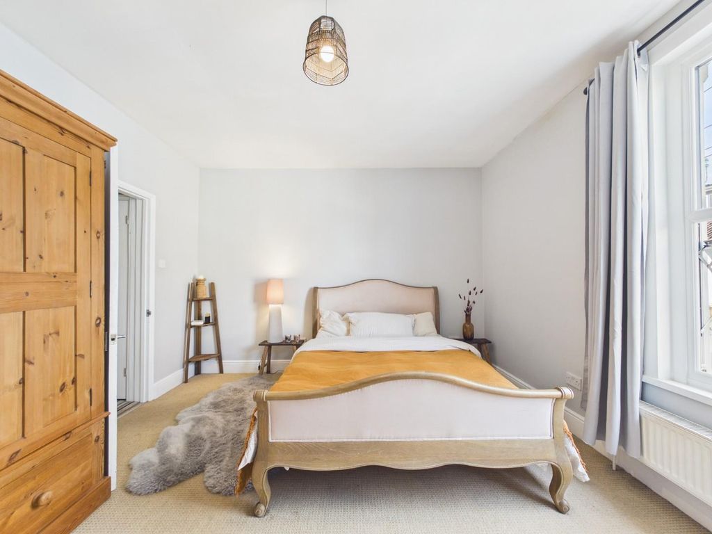 Property photo 2 of 36 Cam01576G0-Pr0350-Still049.Jpg