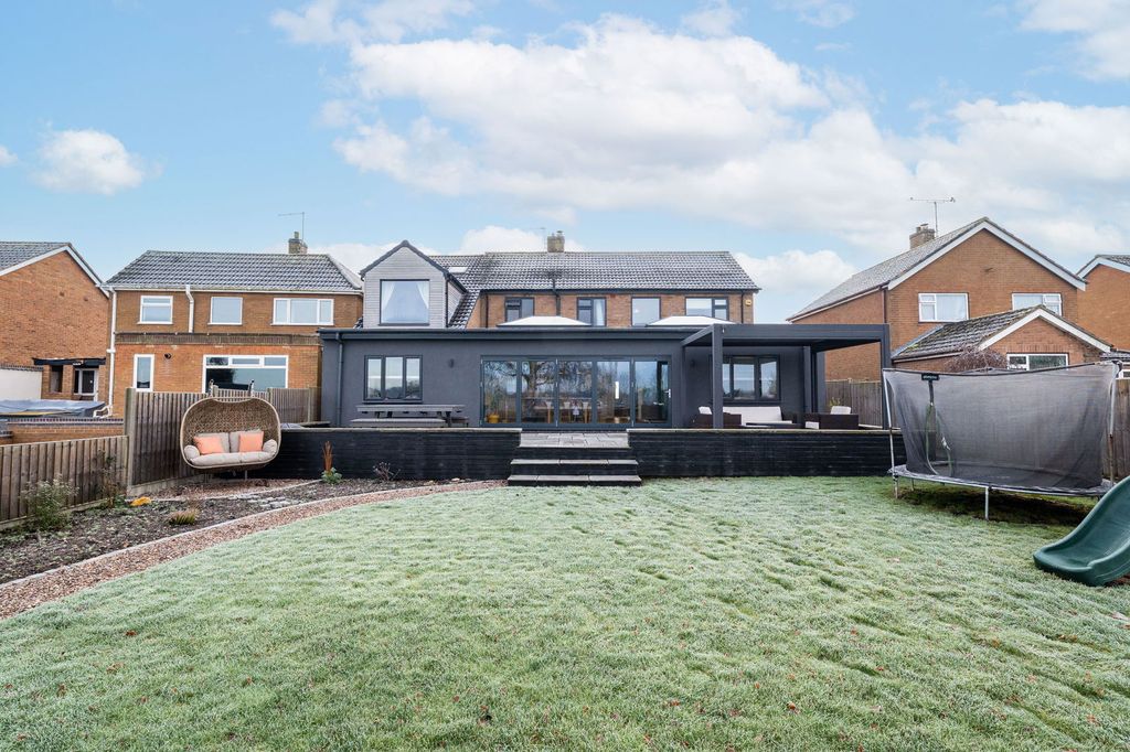 Property photo 2 of 39