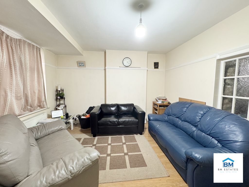 Property photo 2 of 9 Lounge