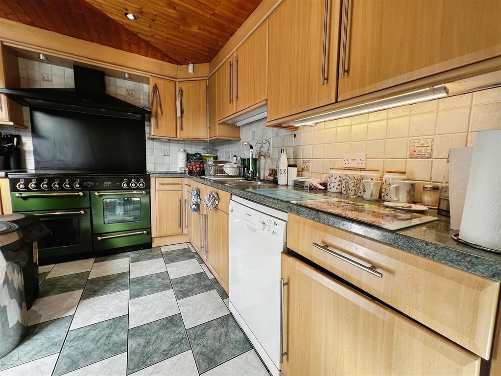 Property photo 3 of 35 Kitchen