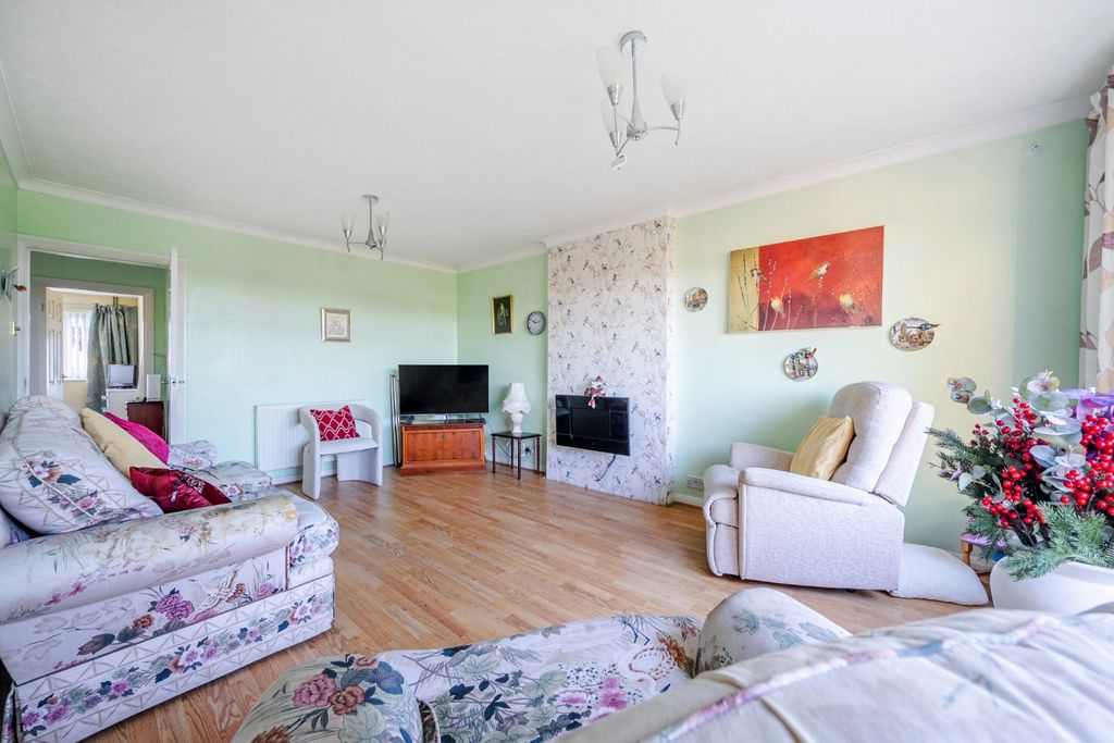 Property photo 2 of 19 Living/Sitting Room