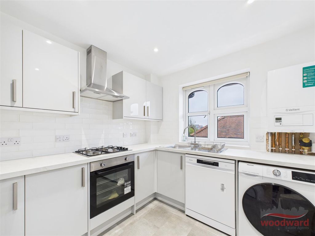 Property photo 2 of 8 Cam05267G0-Pr0156-Still011.Jpg