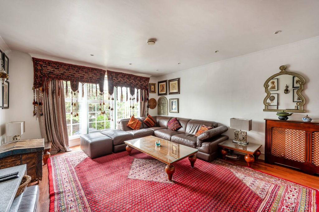 Property photo 3 of 18
