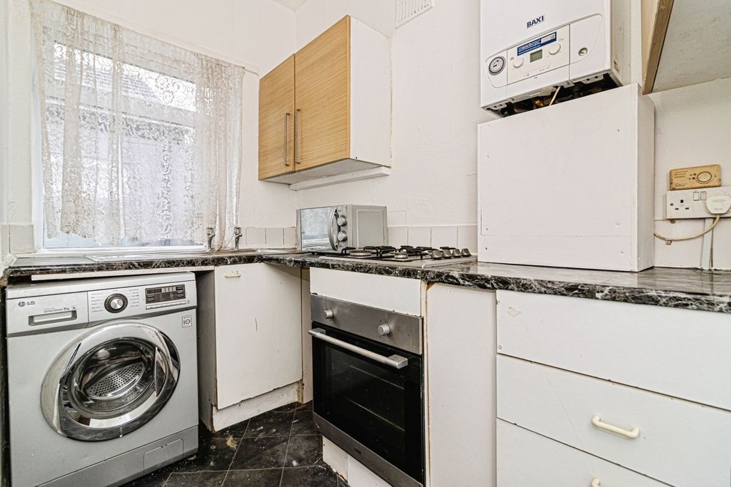 Property photo 3 of 16 Photo