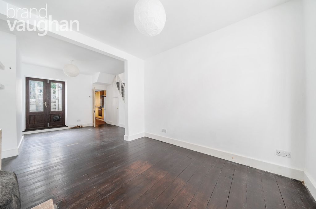 Property photo 3 of 11 Living Room