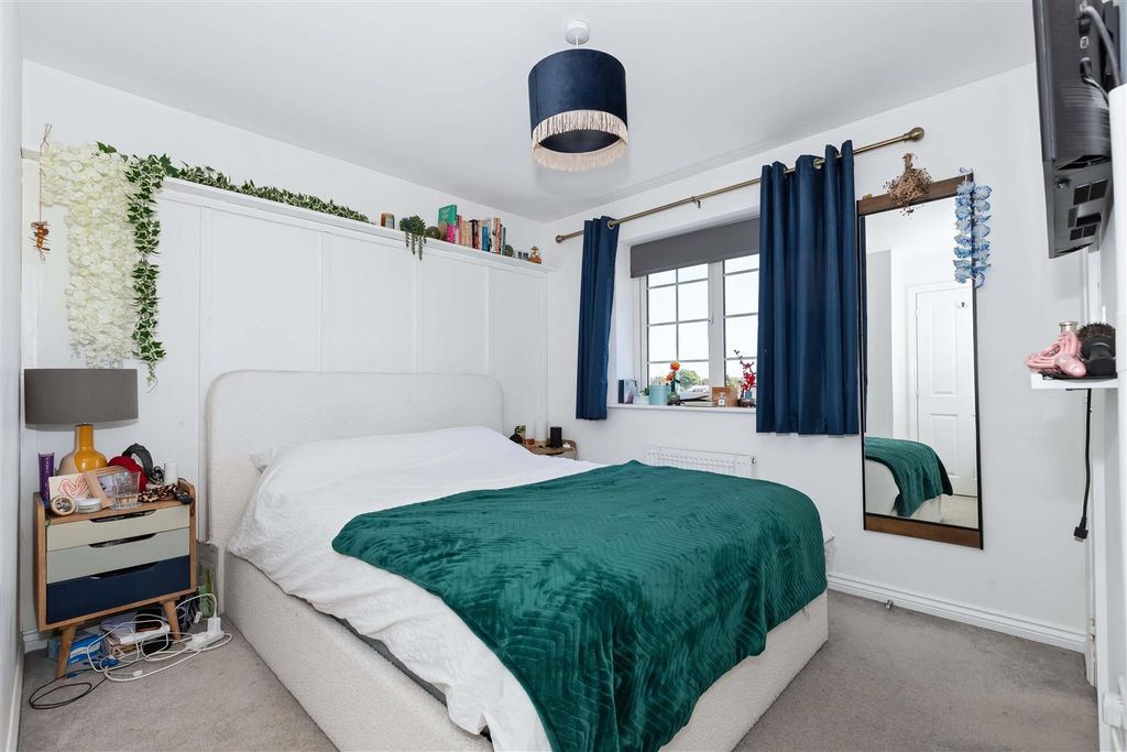 Property photo 3 of 14 Kilham Way_3.Jpg