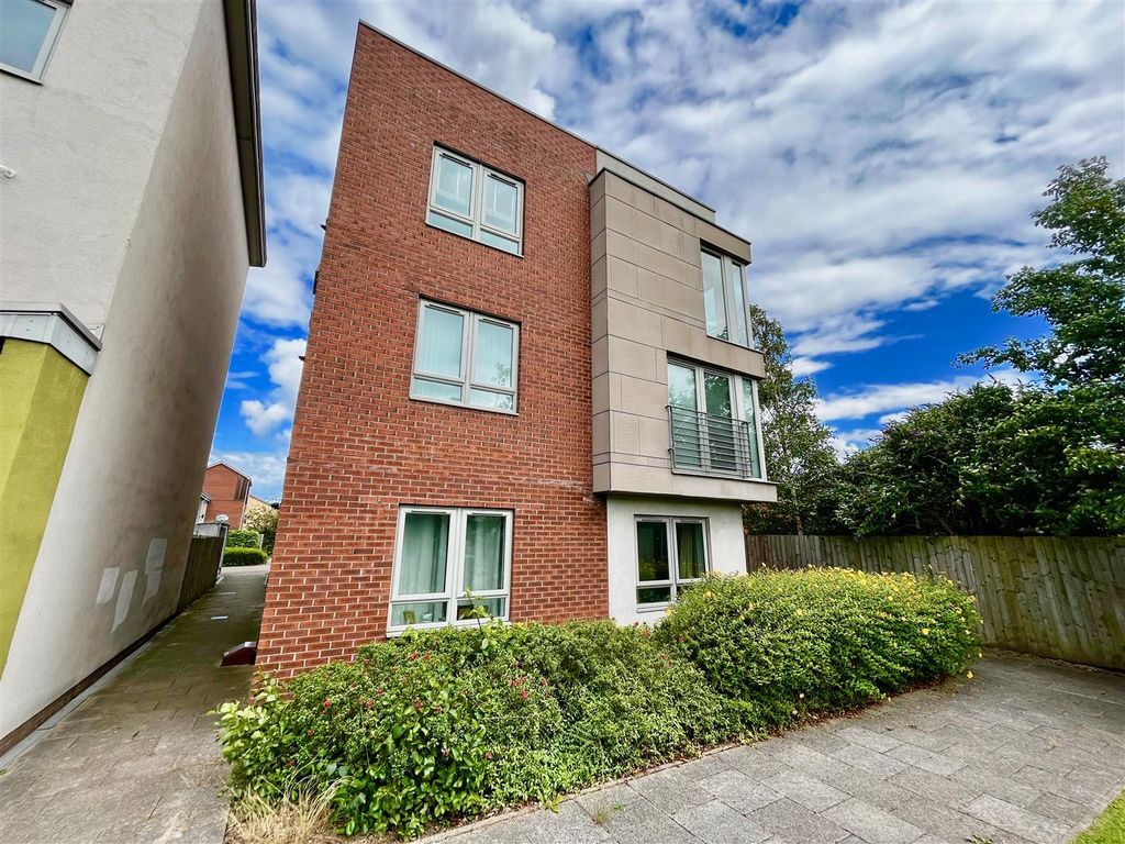 Property photo 1 of 7 External