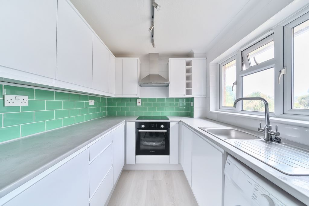 Property photo 2 of 13 1302948-18-6841Aa42A00Cf