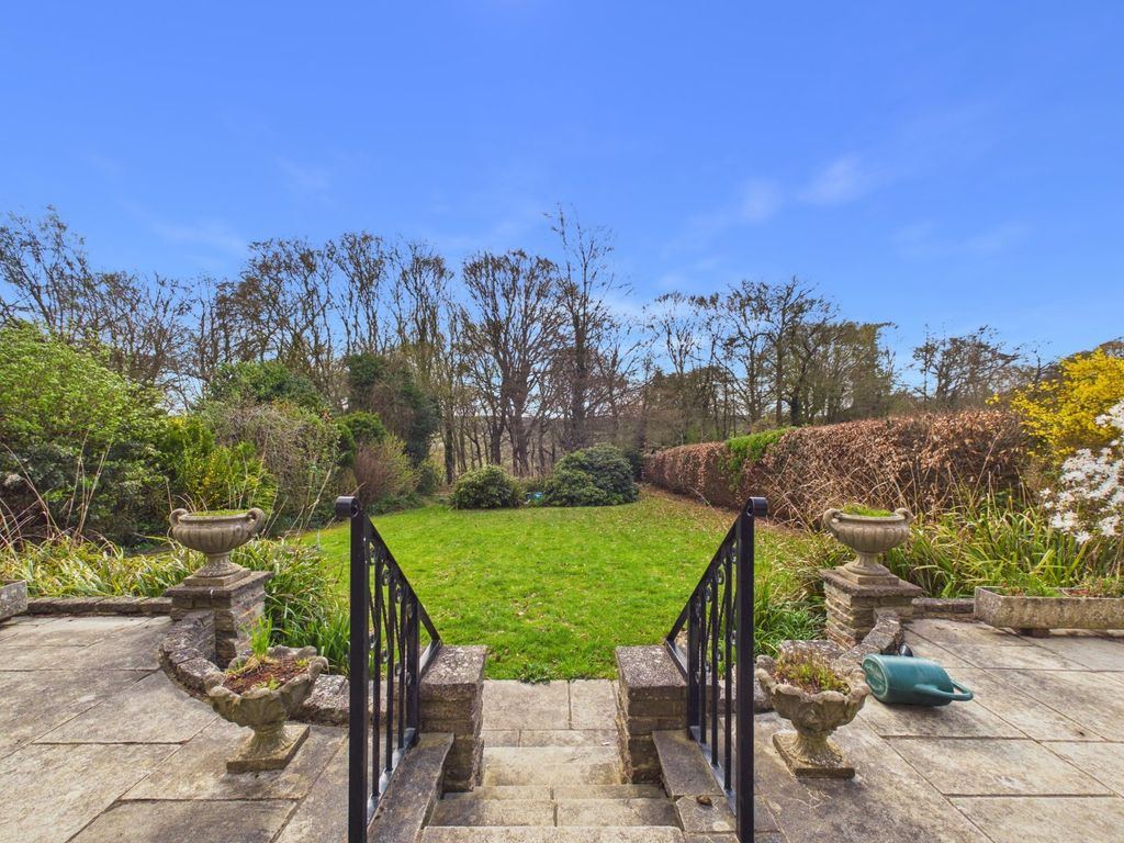 Property photo 3 of 13 Garden