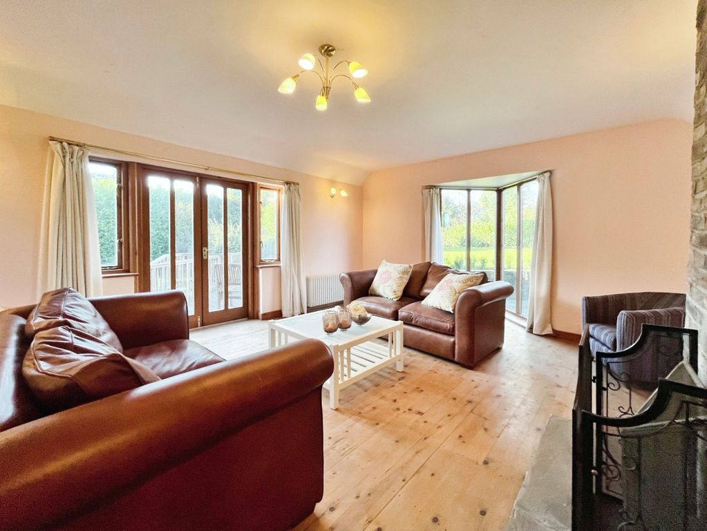 Property photo 2 of 25 3424045