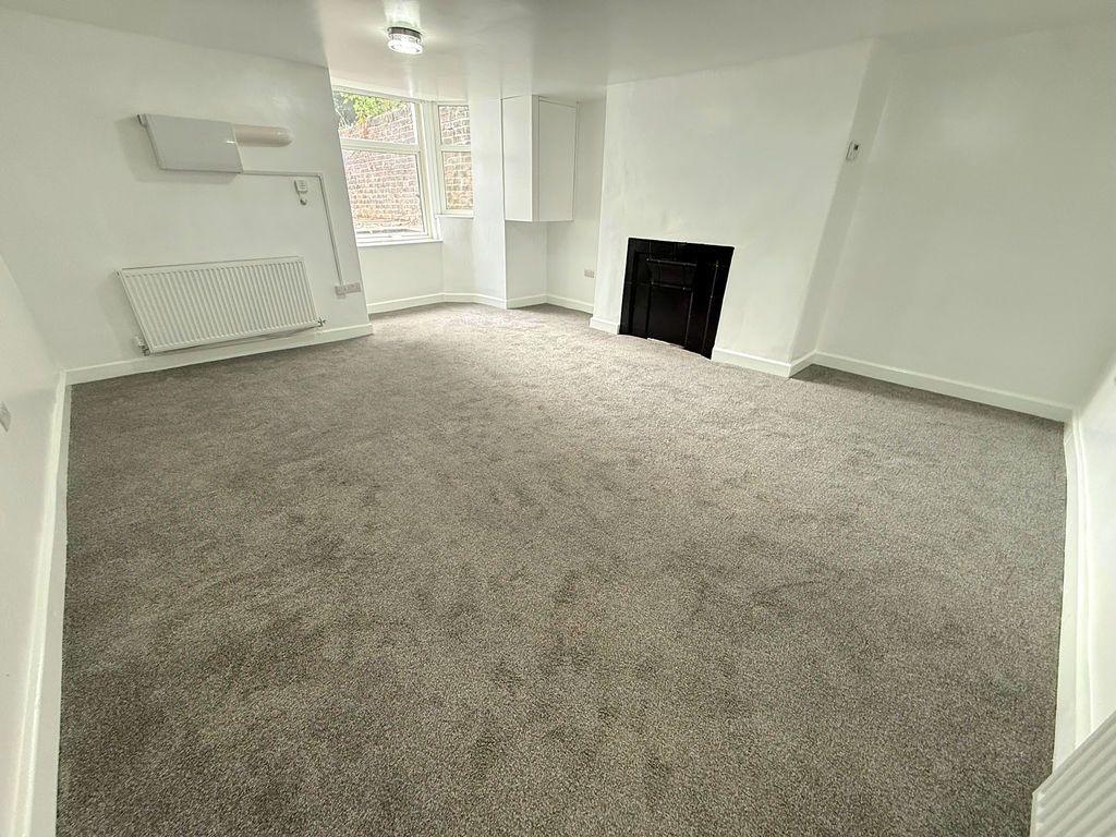 Property photo 2 of 4 Bedroom/ Living Area