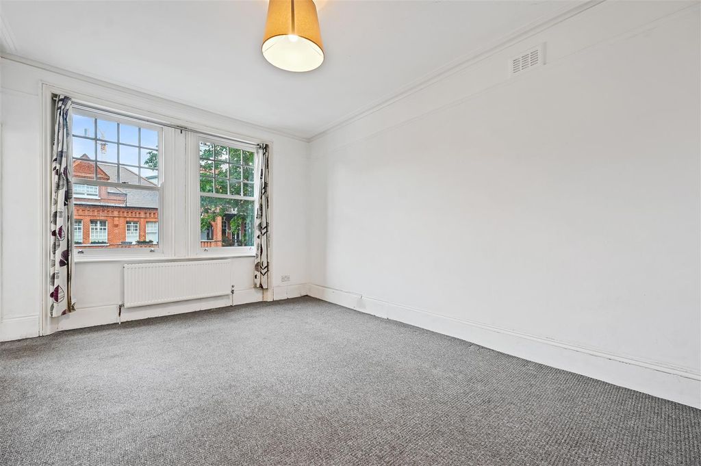 Property photo 3 of 7 Mornington Avenue