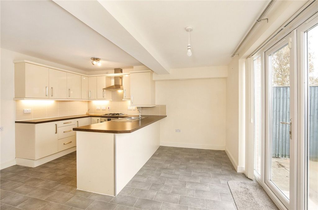 Property photo 3 of 12 Picture No. 04