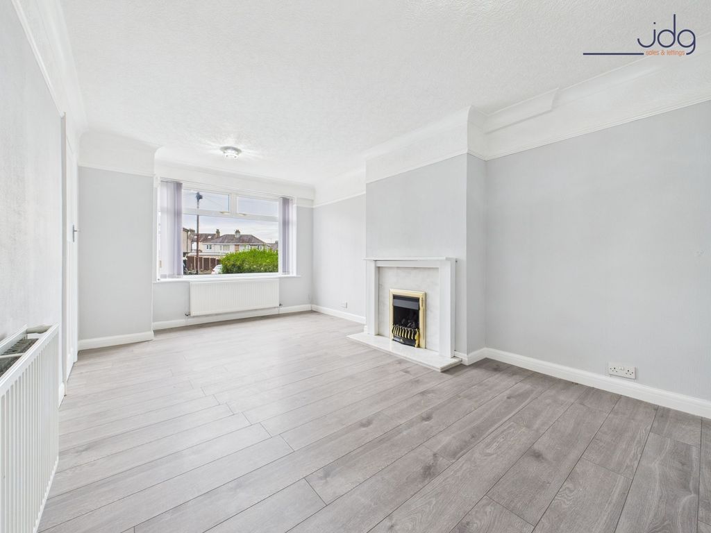 Property photo 3 of 11 Cosy Lounge