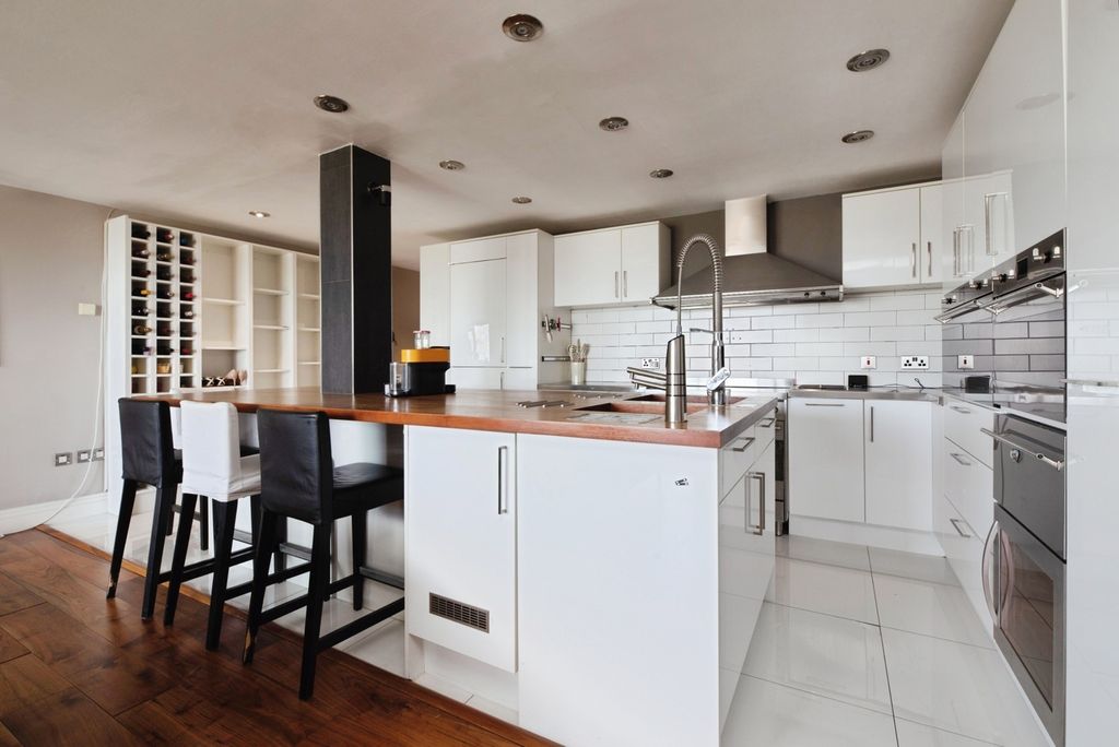 Property photo 3 of 20 Pbox-Img.Jpg