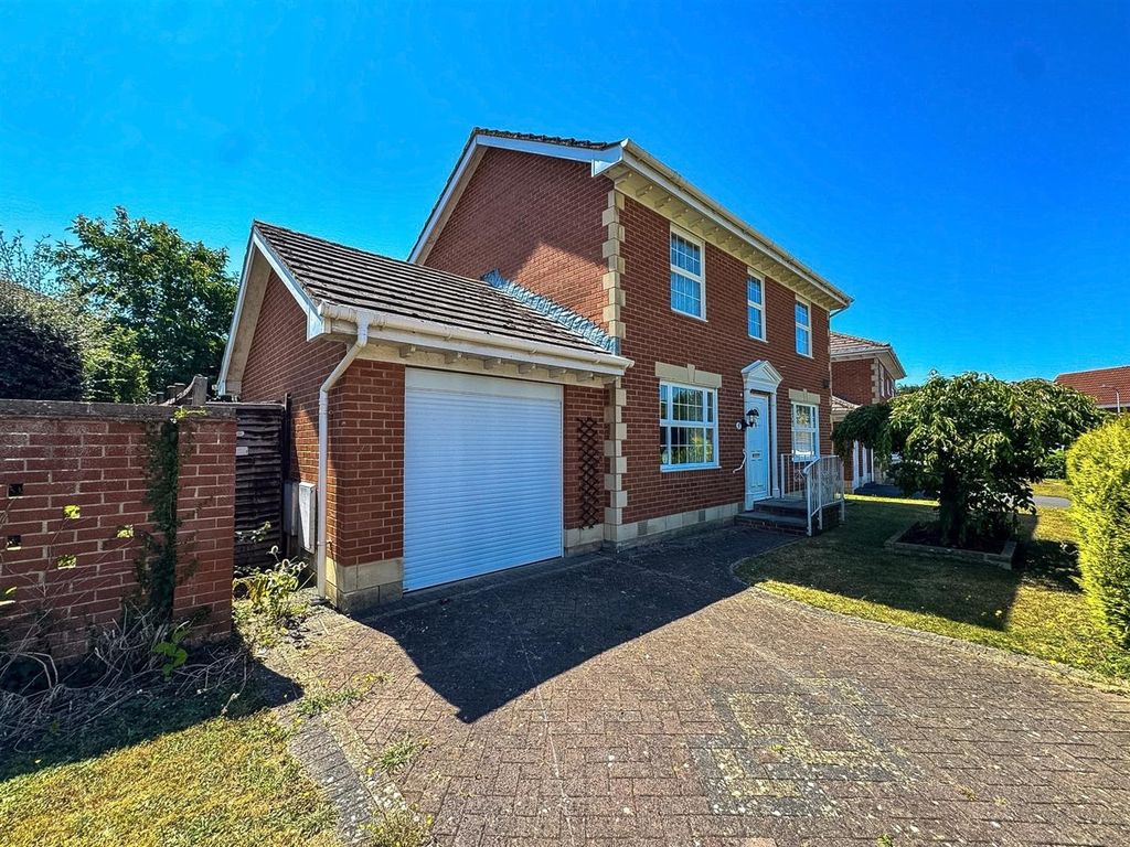 Property photo 1 of 18 Front
