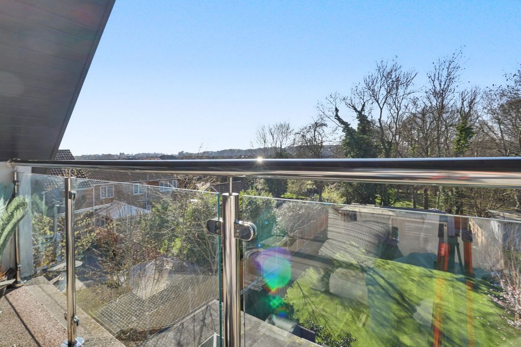 Property photo 3 of 27