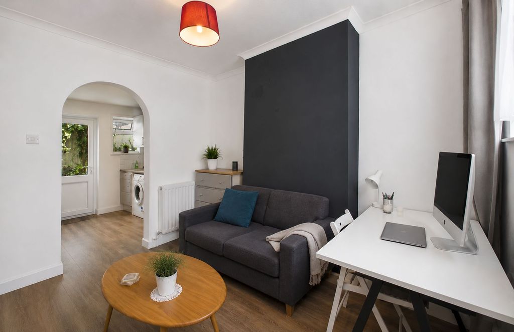 Property photo 2 of 7