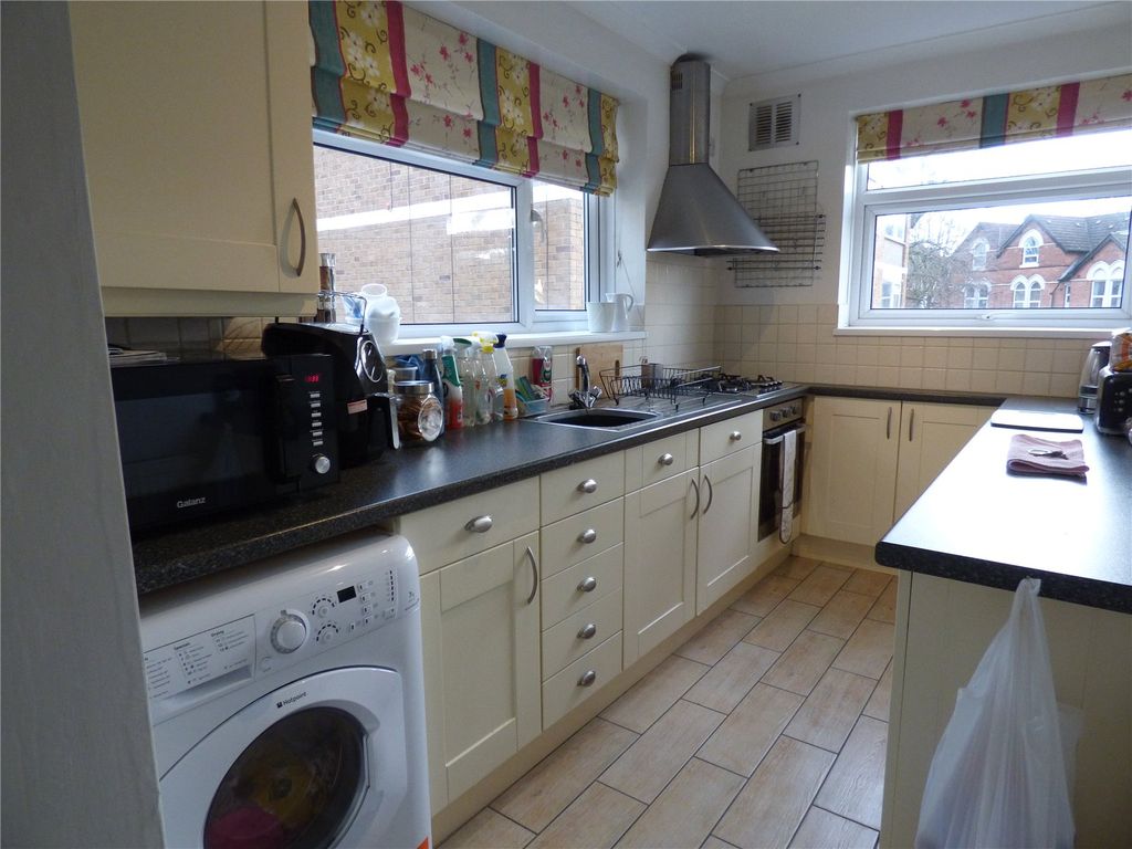 Property photo 2 of 11 Kitchen