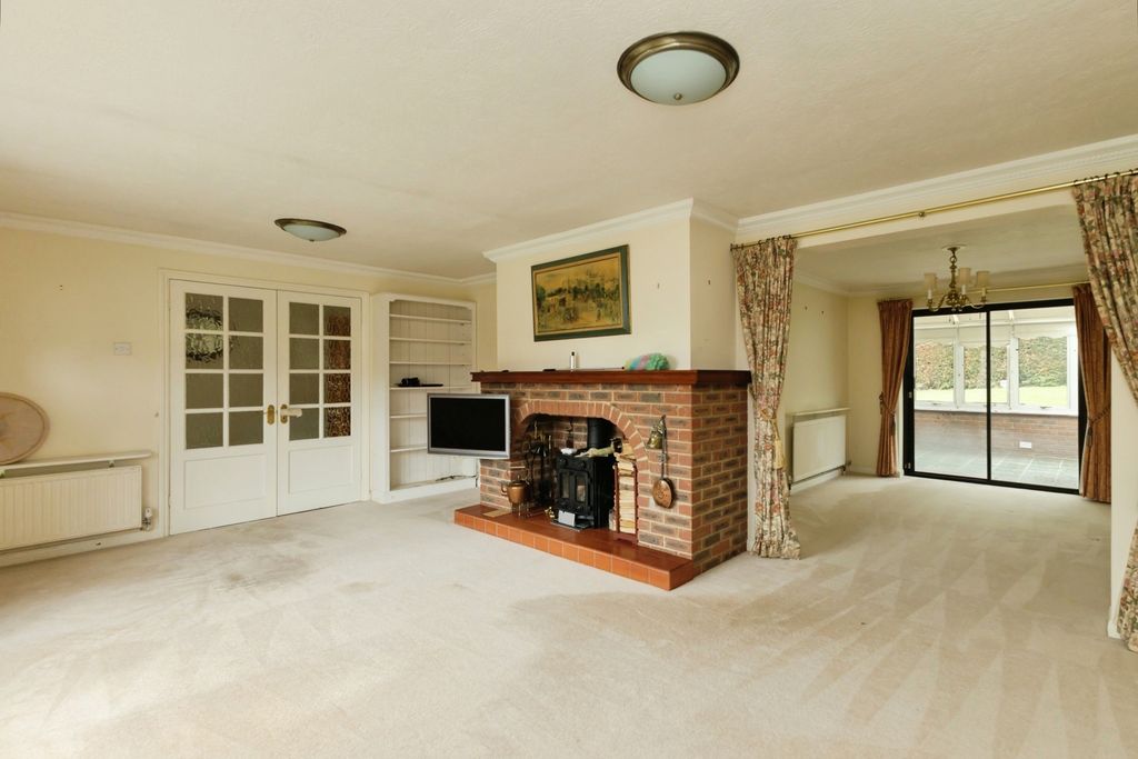 Property photo 2 of 17 Living Room