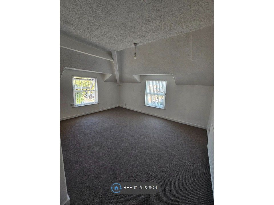 Property photo 2 of 9 Master Bedroom