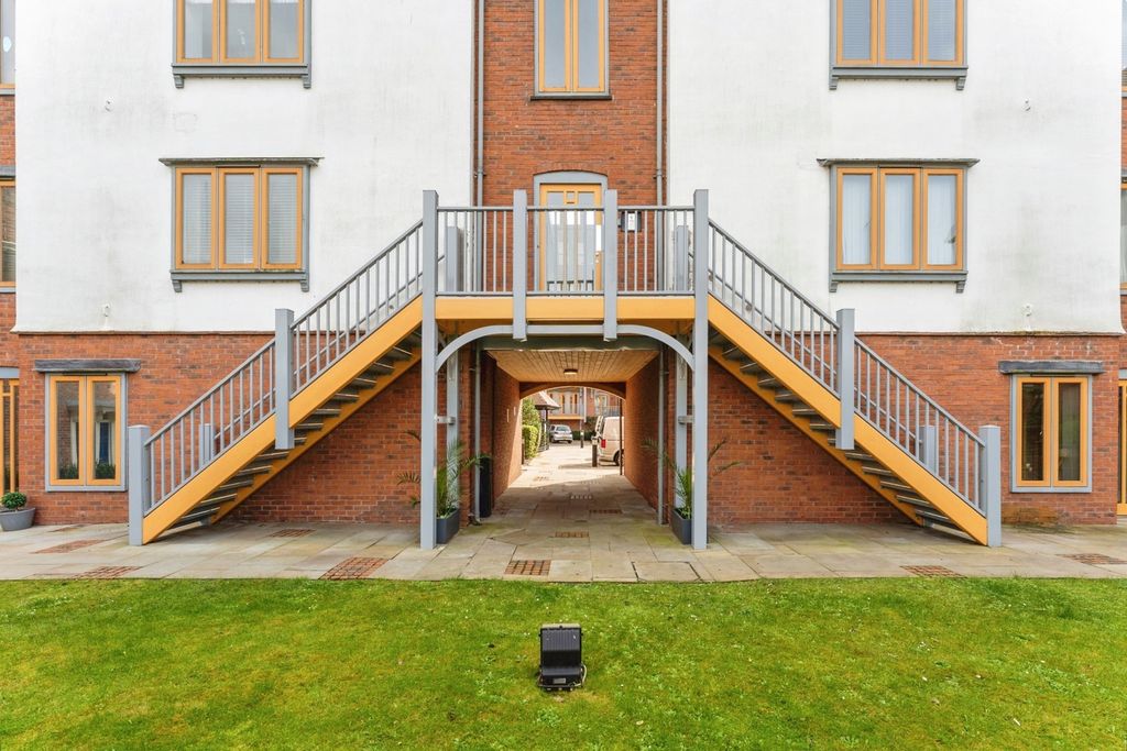 Property photo 1 of 17 Pbox-Img.Jpg