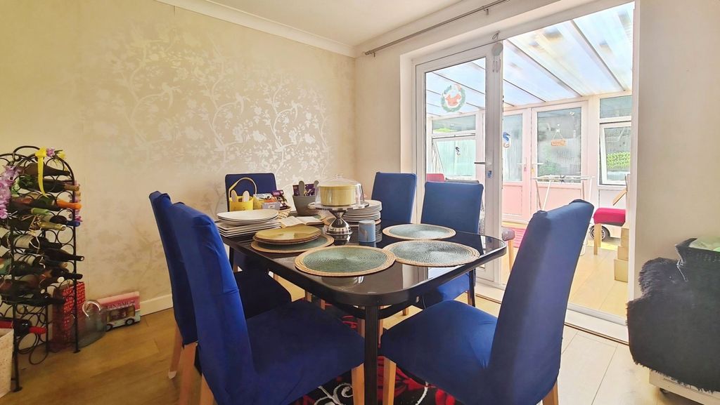 Property photo 3 of 12 Pbox-Img.Jpg