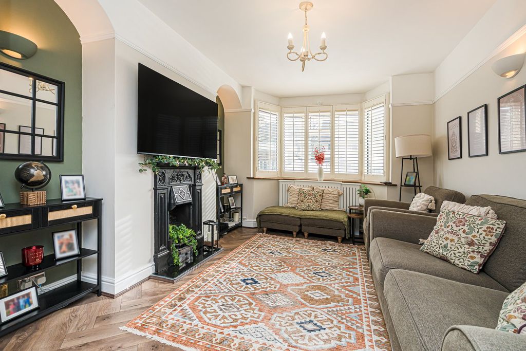 Property photo 2 of 24