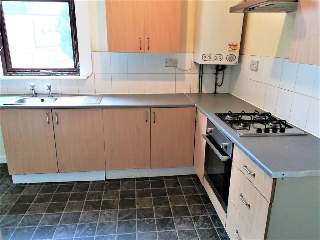 Property photo 1 of 10 Bright Kitchen With Tiled Splashback, Fitted Cabin...