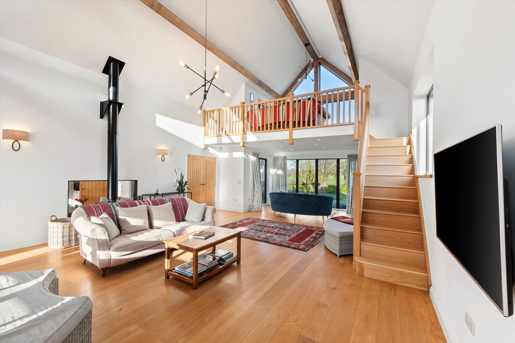 Property photo 3 of 24 Image