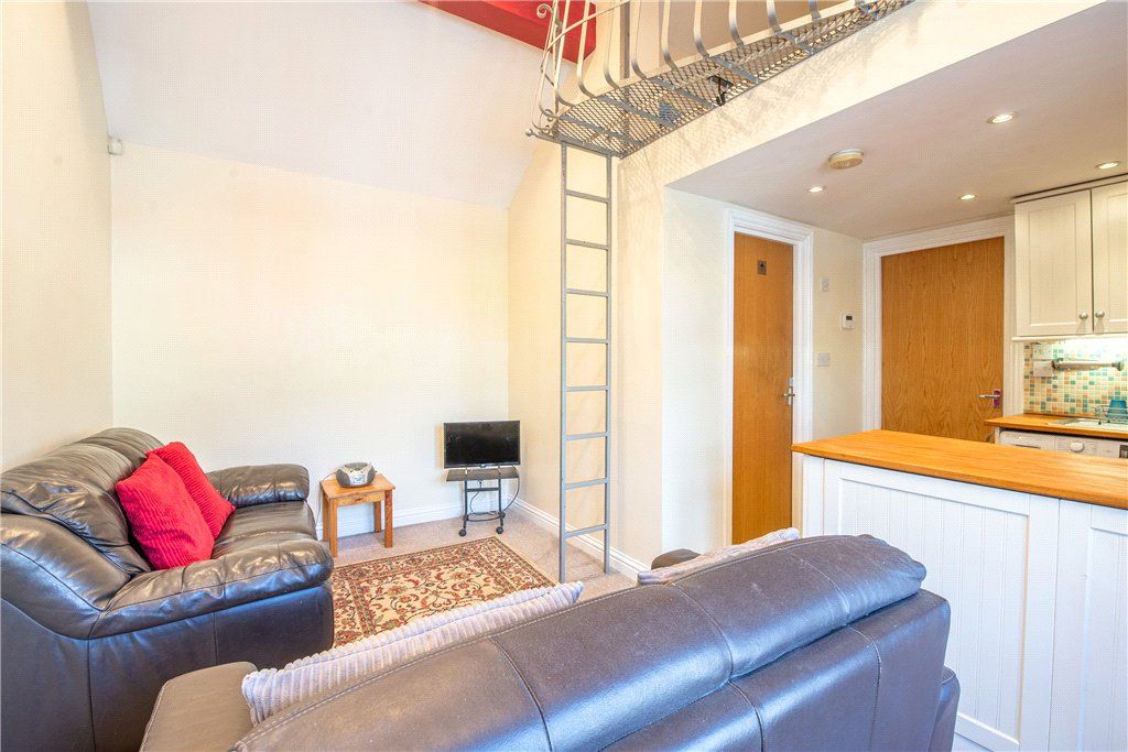 Property photo 2 of 12 Avondale Road