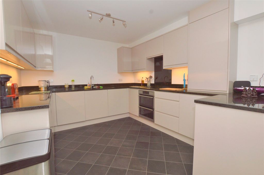 Property photo 2 of 8 Kitchen
