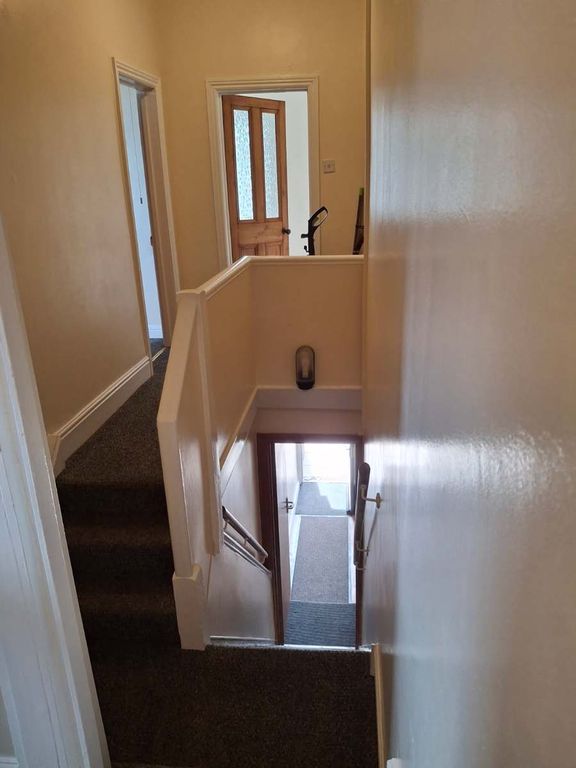 Property photo 3 of 10 Landing
