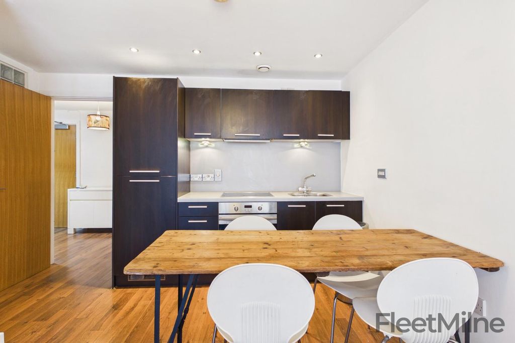 Property photo 3 of 10 Kitchen