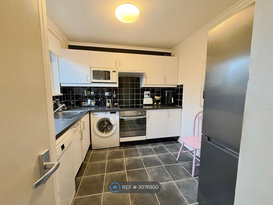 Property photo 3 of 17 Kitchen