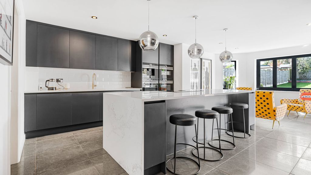 Property photo 2 of 29