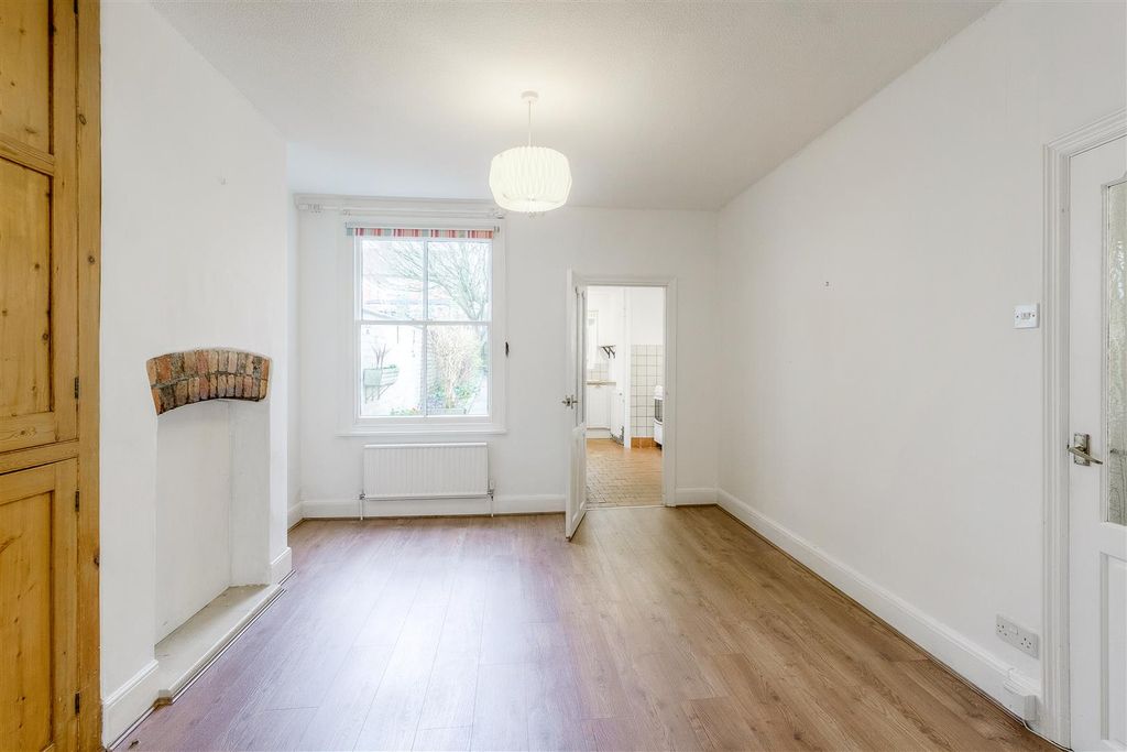 Property photo 3 of 10 Whitworth Road Diner