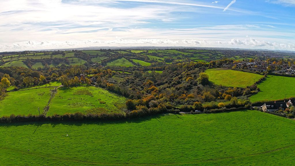 Property photo 2 of 31