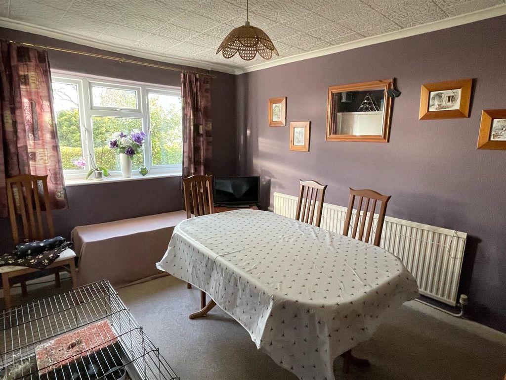 Property photo 3 of 20 Dining Room..Jpg