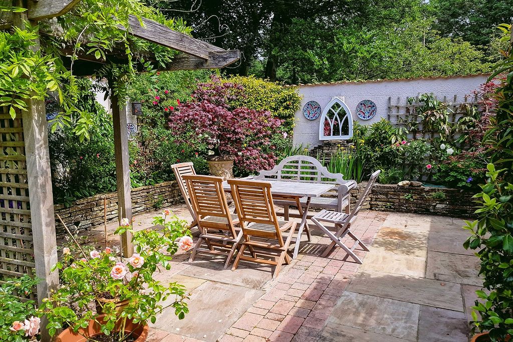 Property photo 2 of 18