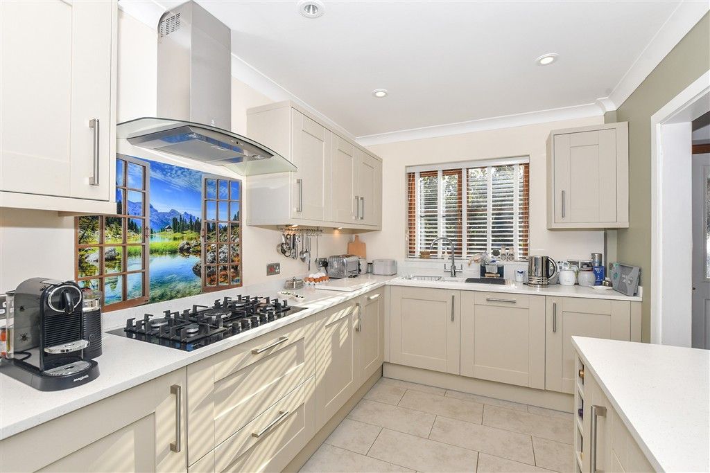 Property photo 3 of 16 Kitchen