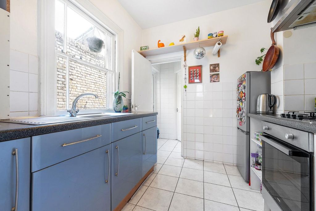 Property photo 2 of 11 Kitchen (2).Jpg