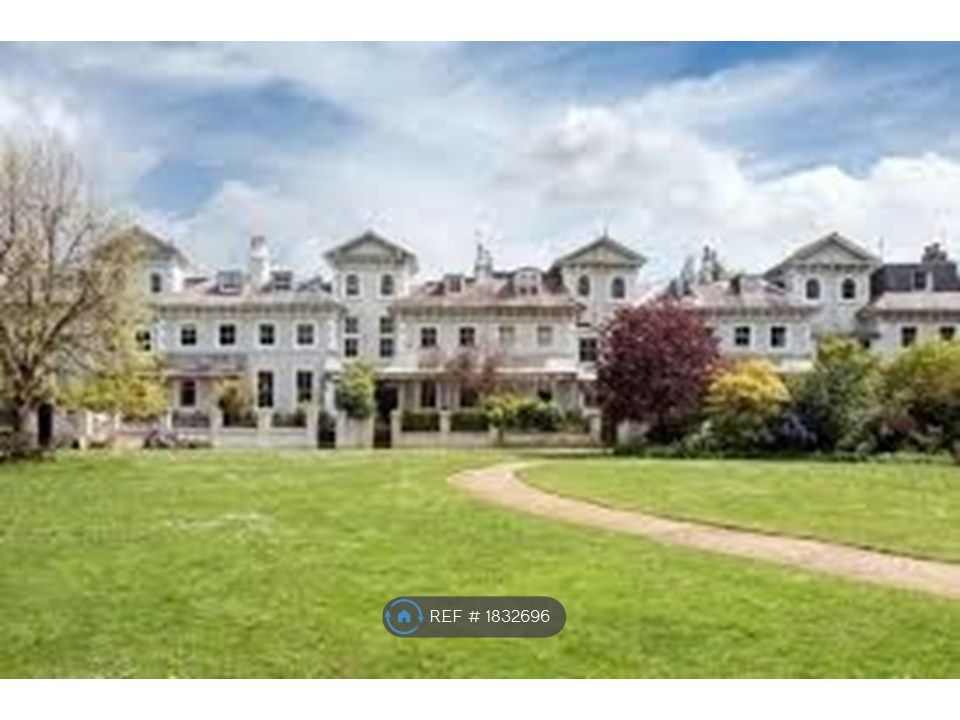 Property photo 1 of 19 Communial Garden