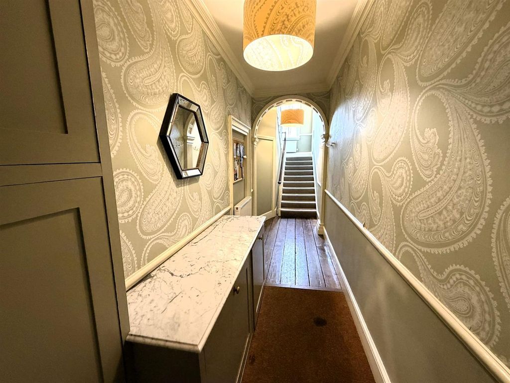 Property photo 2 of 12 Entrance Hall