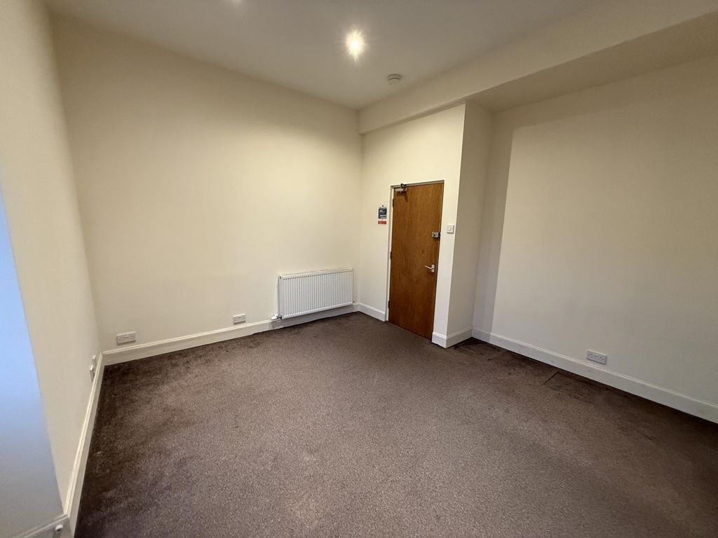 Property photo 2 of 33